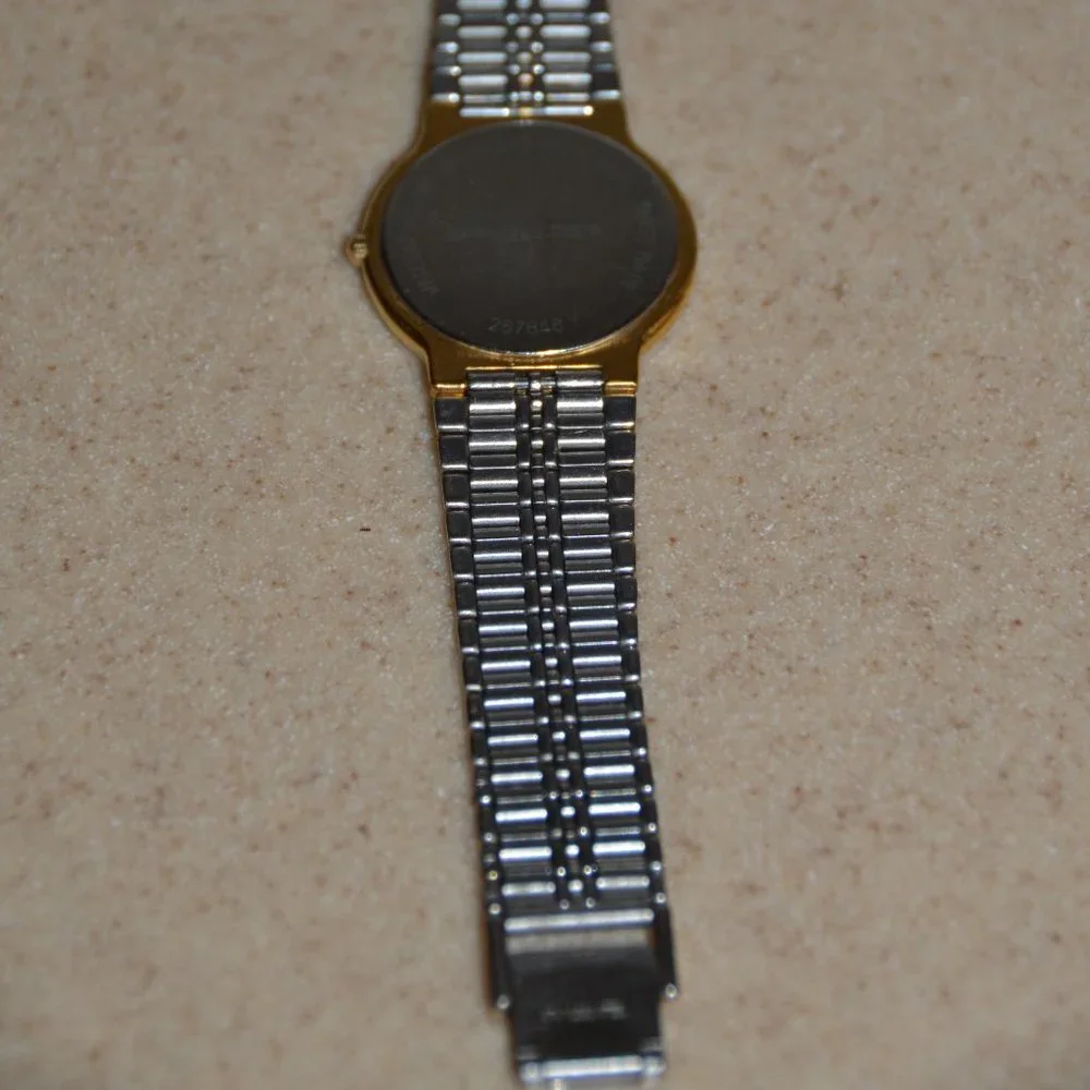 VINTAGE ESTATE MAYORS SAPPHIRE CRYSTAL DATEJUST SWISS MOVEMENT GOLD BAND WATCH